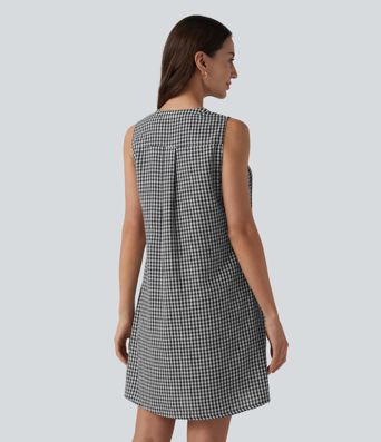 Lässiges, ärmelloses Minikleid in Leinenoptik mit Rundhalsausschnitt, Seitentaschen und Karomuster