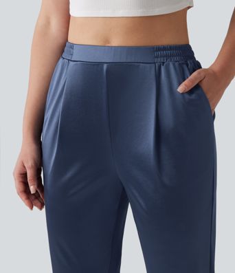 Lässige, schmal zulaufende Hose aus Satin mit hohem Bund und Seitentaschen