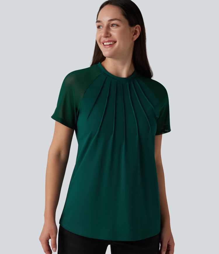 Blusa casual con cuello redondo, manga corta raglán y paneles de malla a contraste