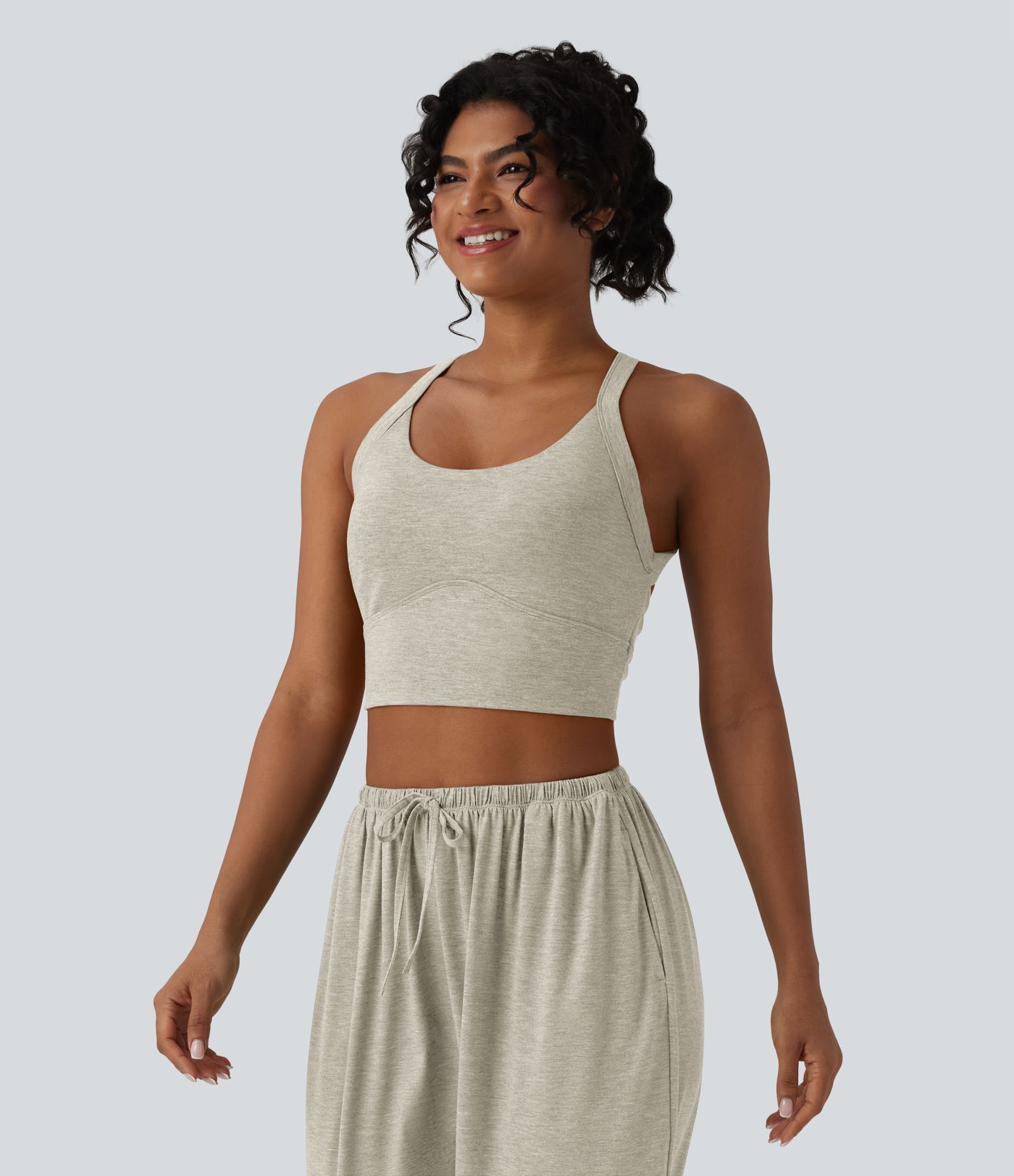 Lässiges, rückenfreies Tanktop mit verstellbaren Trägern, gedrehtem Rückendesign und Schnalle Lässiges, rückenfreies Tanktop mit verstellbaren Trägern, gedrehtem Rückendesign und Schnalle