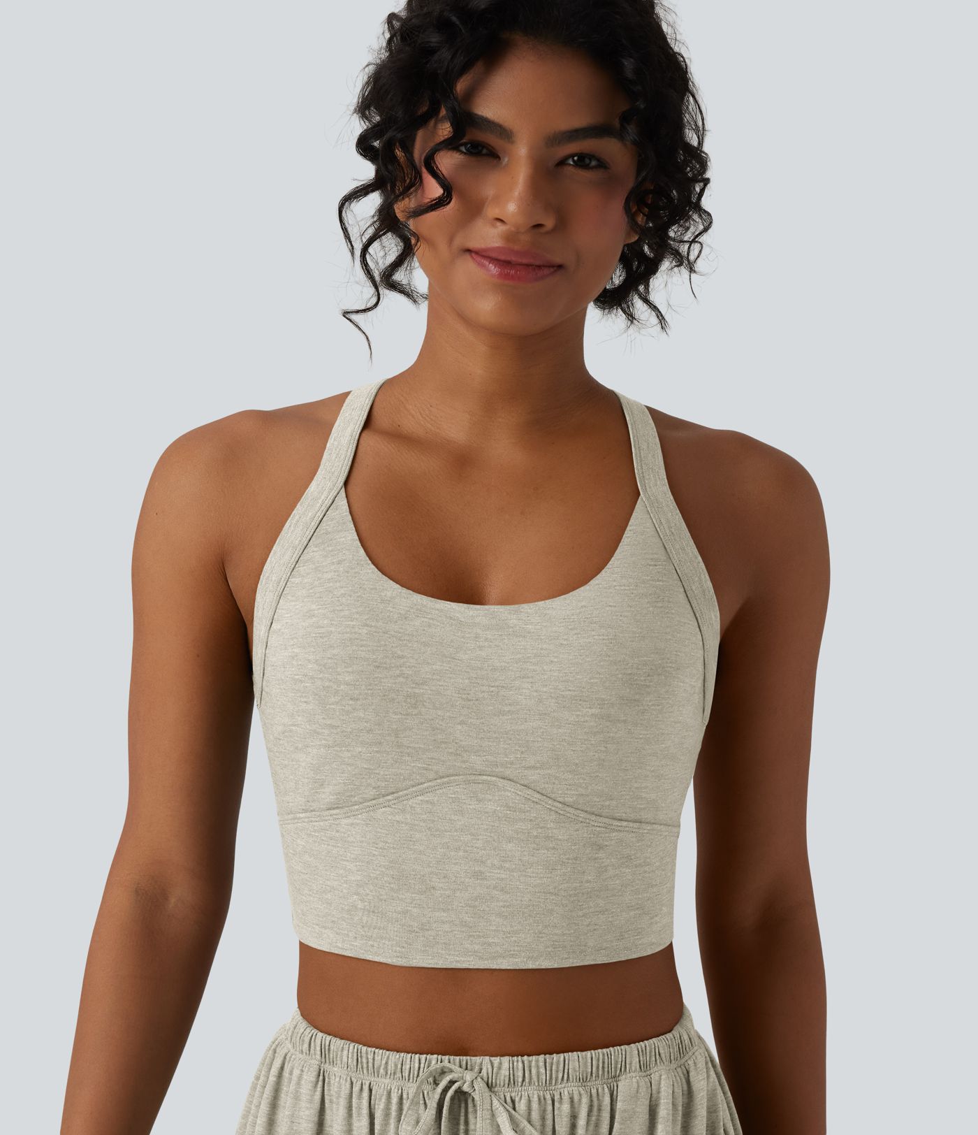 Lässiges, rückenfreies Tanktop mit verstellbaren Trägern, gedrehtem Rückendesign und Schnalle Lässiges, rückenfreies Tanktop mit verstellbaren Trägern, gedrehtem Rückendesign und Schnalle