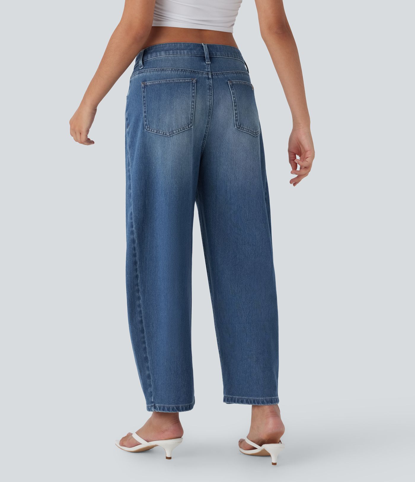 Jeans décontracté Halara Flex™ à une coupe mi-haute, lavé, avec droites et poches