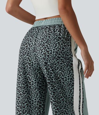 Lässige Baggy-Hose mit mittelhohem Bund, mehreren Taschen, Kordelzug, Streifen und Leopardenmuster Lässige Baggy-Hose mit mittelhohem Bund, mehreren Taschen, Kordelzug, Streifen und Leopardenmuster