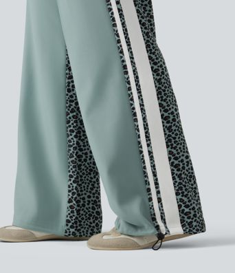 Lässige Baggy-Hose mit mittelhohem Bund, mehreren Taschen, Kordelzug, Streifen und Leopardenmuster Lässige Baggy-Hose mit mittelhohem Bund, mehreren Taschen, Kordelzug, Streifen und Leopardenmuster