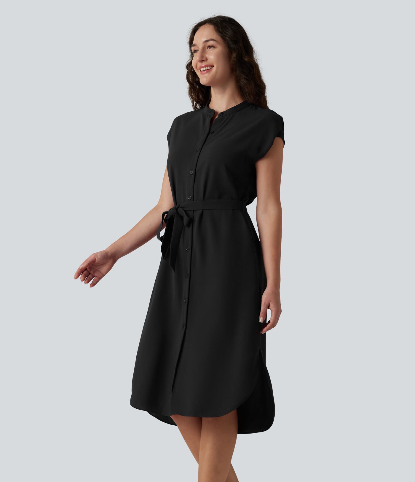 Robe-chemise midi de travail à manches courtes avec ceinture, ourlet arrondi et poches Robe-chemise midi de travail à manches courtes avec ceinture, ourlet arrondi et poches