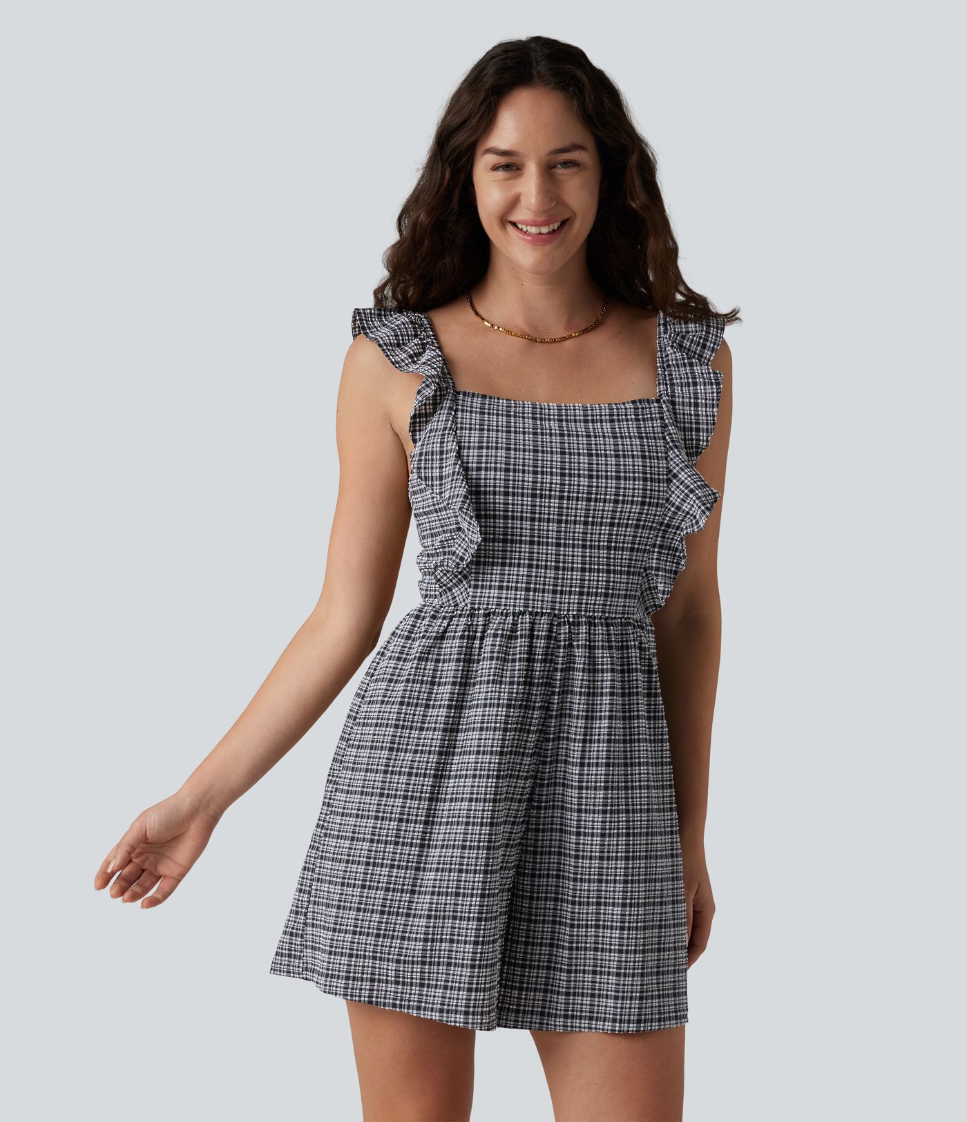 Tuta corta casual a quadri con scollatura posteriore annodata, volant, effetto stropicciato, asciugatura rapida e tasche — Facilissima