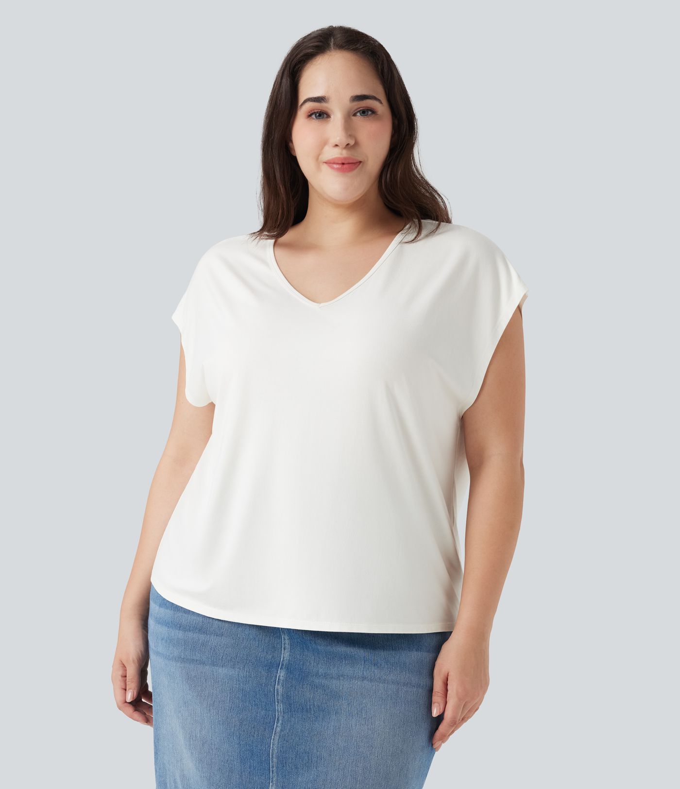 Lässiges T-Shirt mit V-Ausschnitt und kurzen Ärmeln - Plus-Size