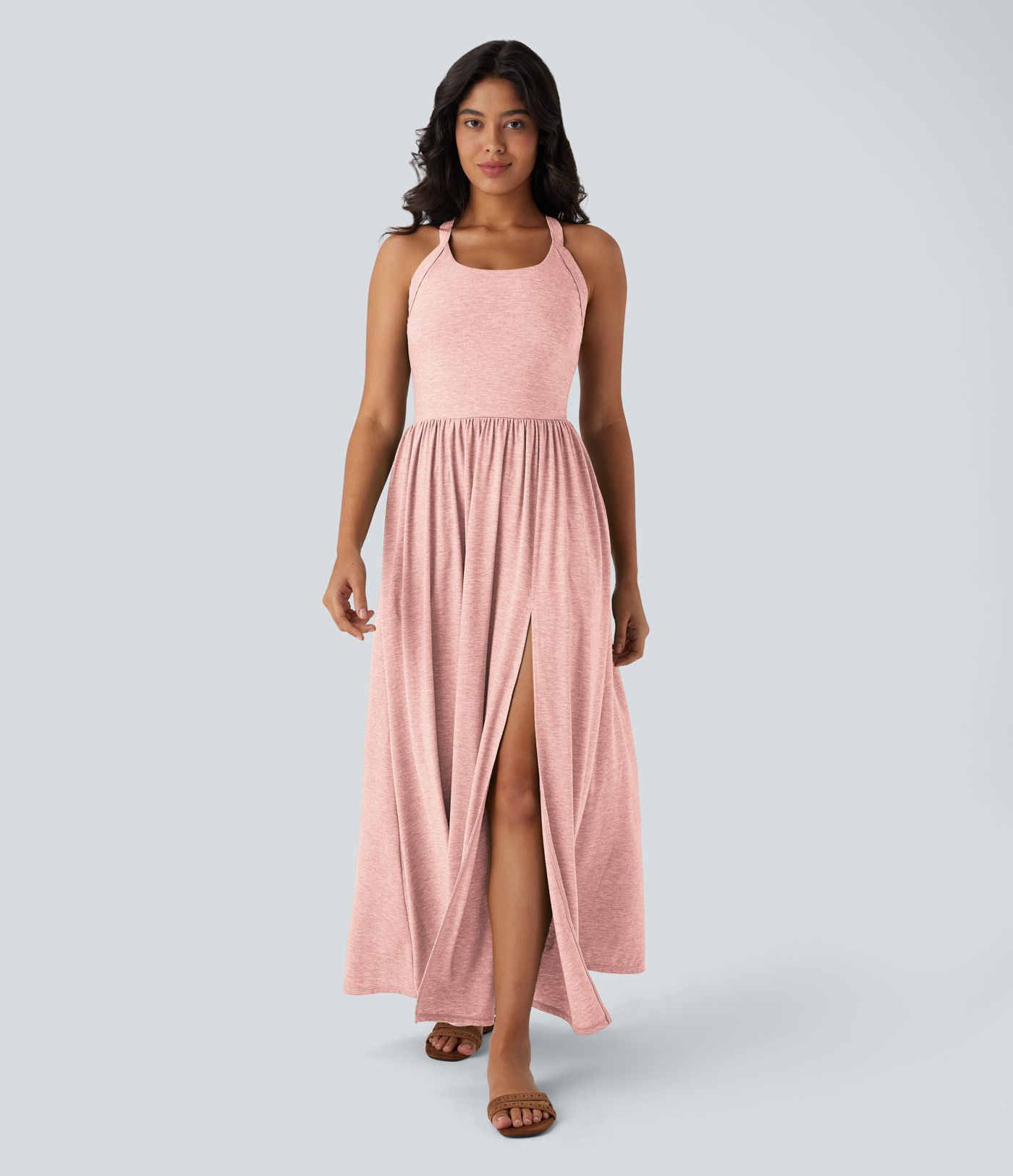 Robe longue fluide fendue avec poches latérales, dos nu et effet torsadé Robe longue fluide fendue avec poches latérales, dos nu et effet torsadé