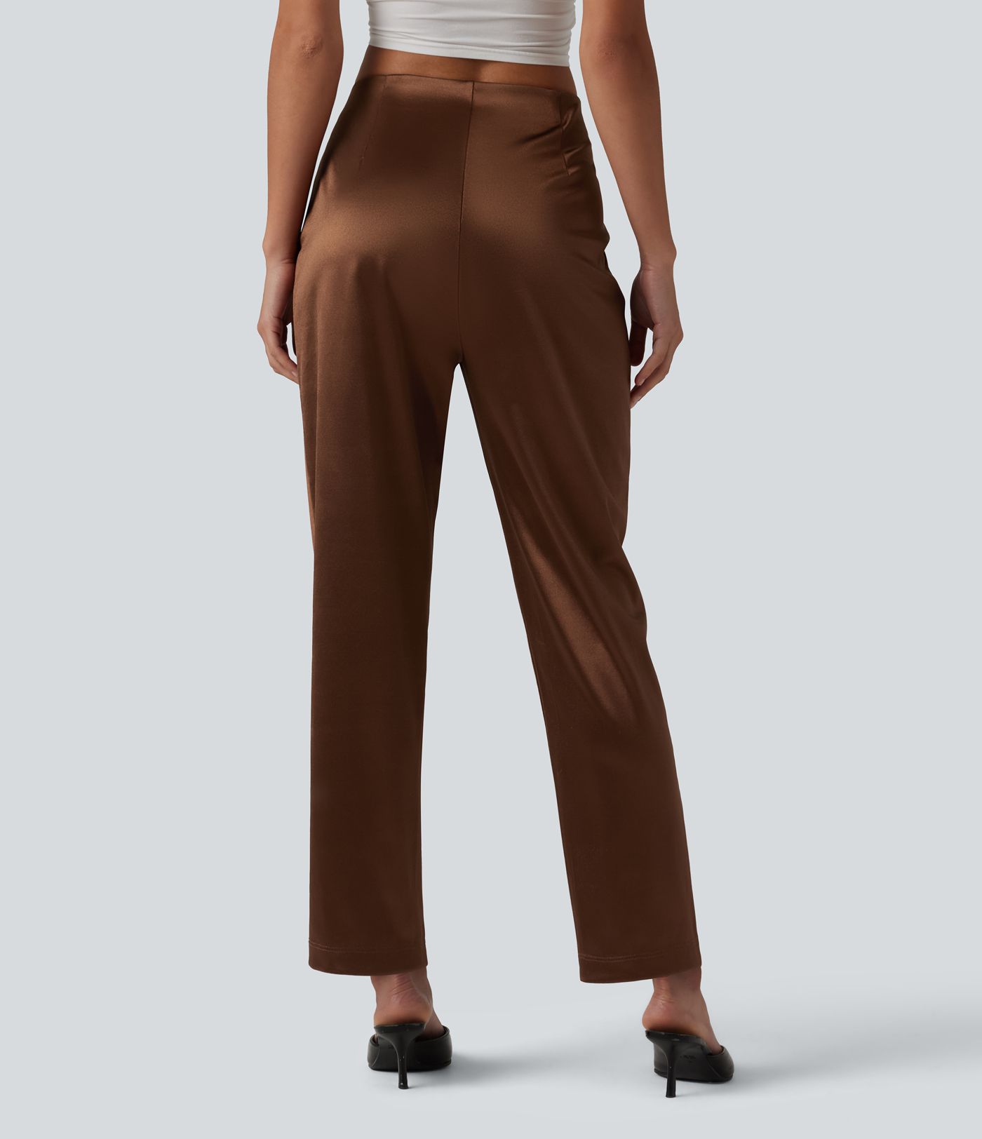 Schmal zulaufende Bürohose aus Satin mit hohem Bund und Seitentaschen