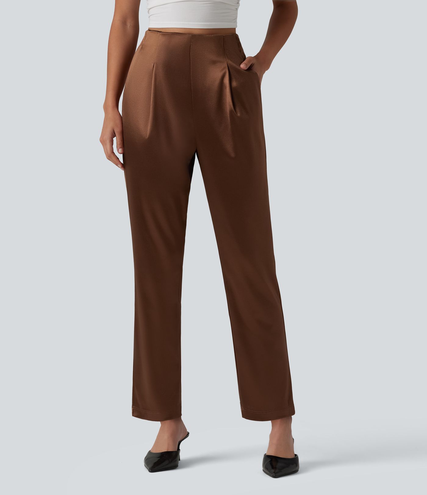 Schmal zulaufende Bürohose aus Satin mit hohem Bund und Seitentaschen