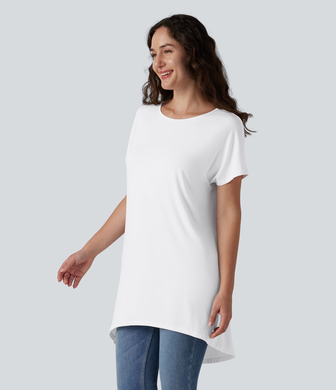 T-shirt décontracté à manches courtes et col bateau, coupe asymétrique, avec poches