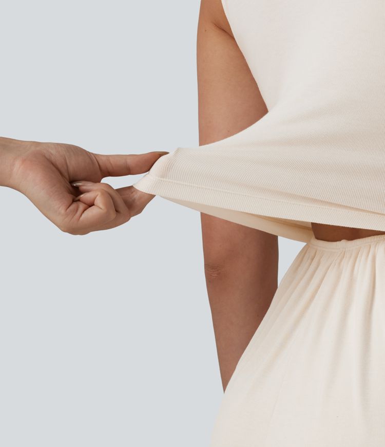 Ärmelloser, gerippter 2-in-1 Einteiler mit V-Ausschnitt, Seitentaschen, gerafften Details und integriertem BH - Easy Peezy