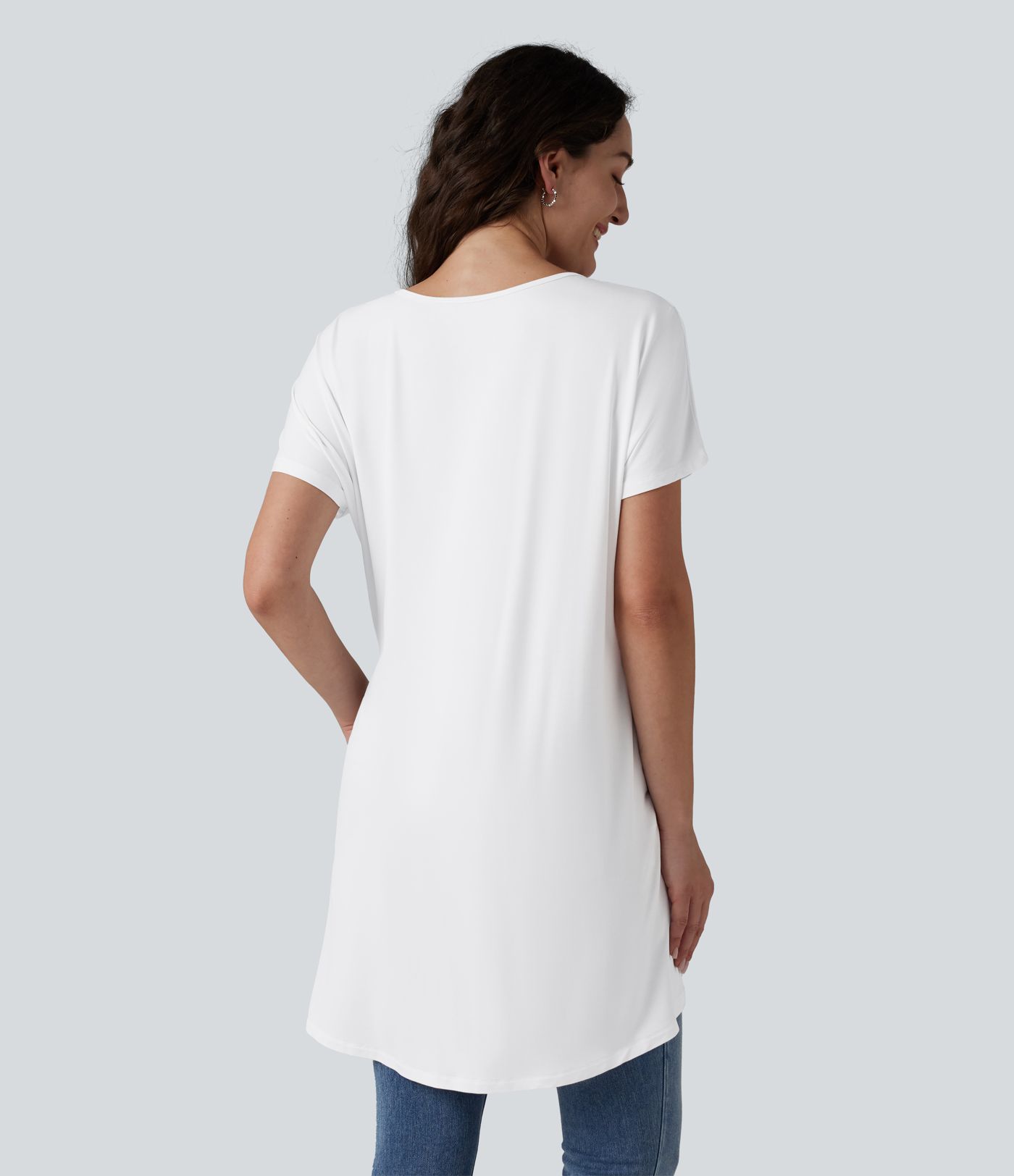 T-shirt décontracté à manches courtes et col bateau, coupe asymétrique, avec poches