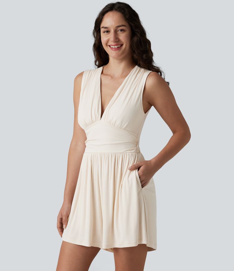 Ärmelloser, gerippter 2-in-1 Einteiler mit V-Ausschnitt, Seitentaschen, gerafften Details und integriertem BH - Easy Peezy