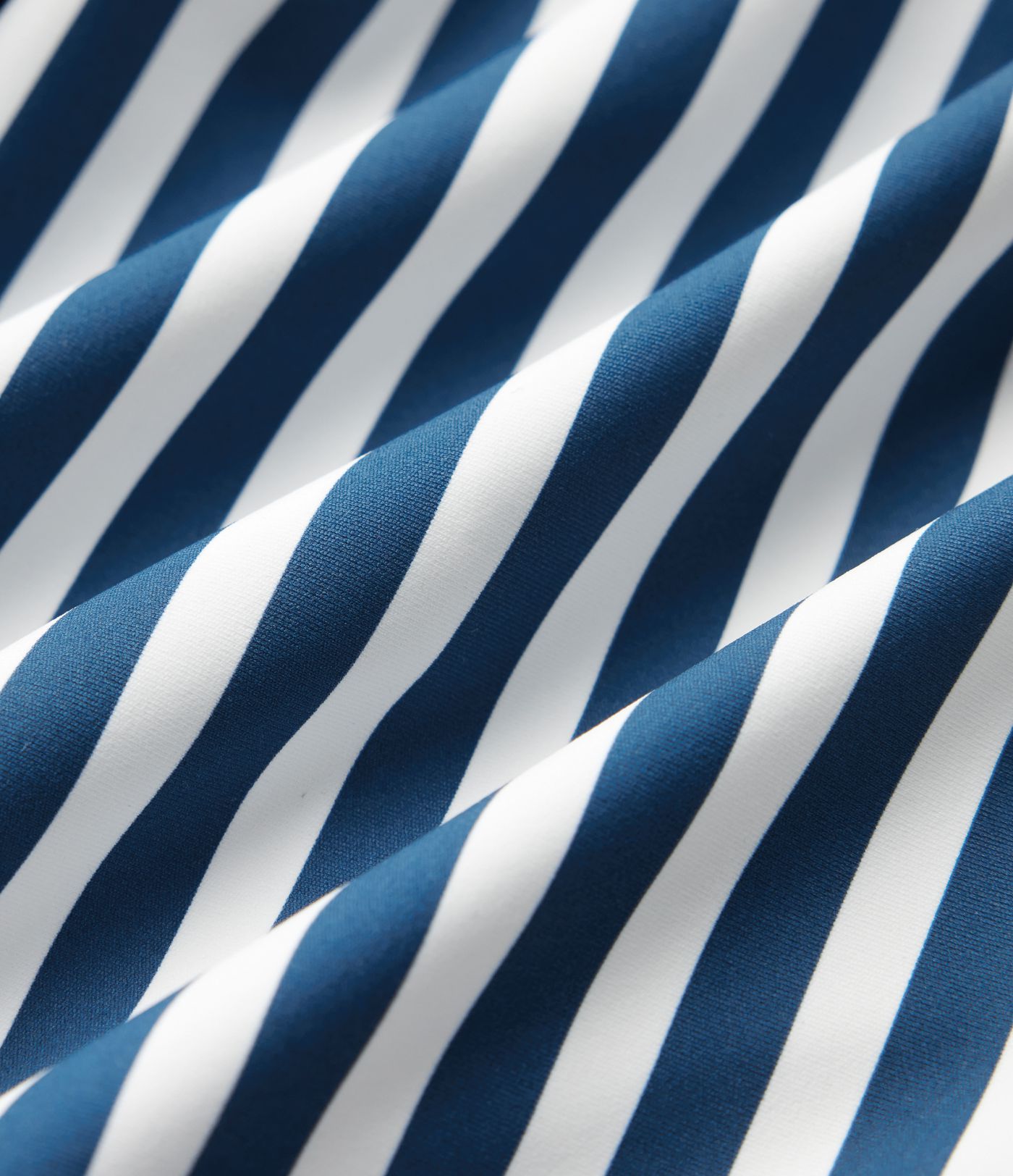 Short ample taille basse froncé à rayures avec poches, style vacances