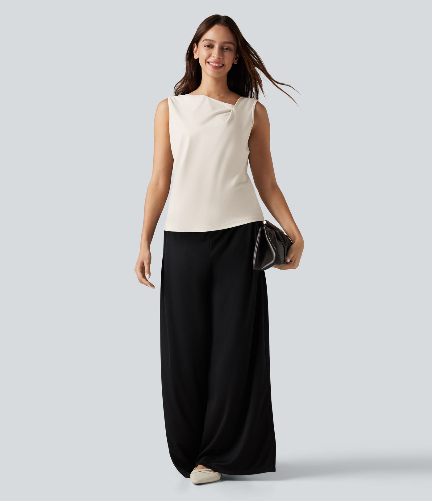 Gerafftes, ärmelloses Büro-Top mit asymmetrischem Wasserfallausschnitt und geschlitztem Saum