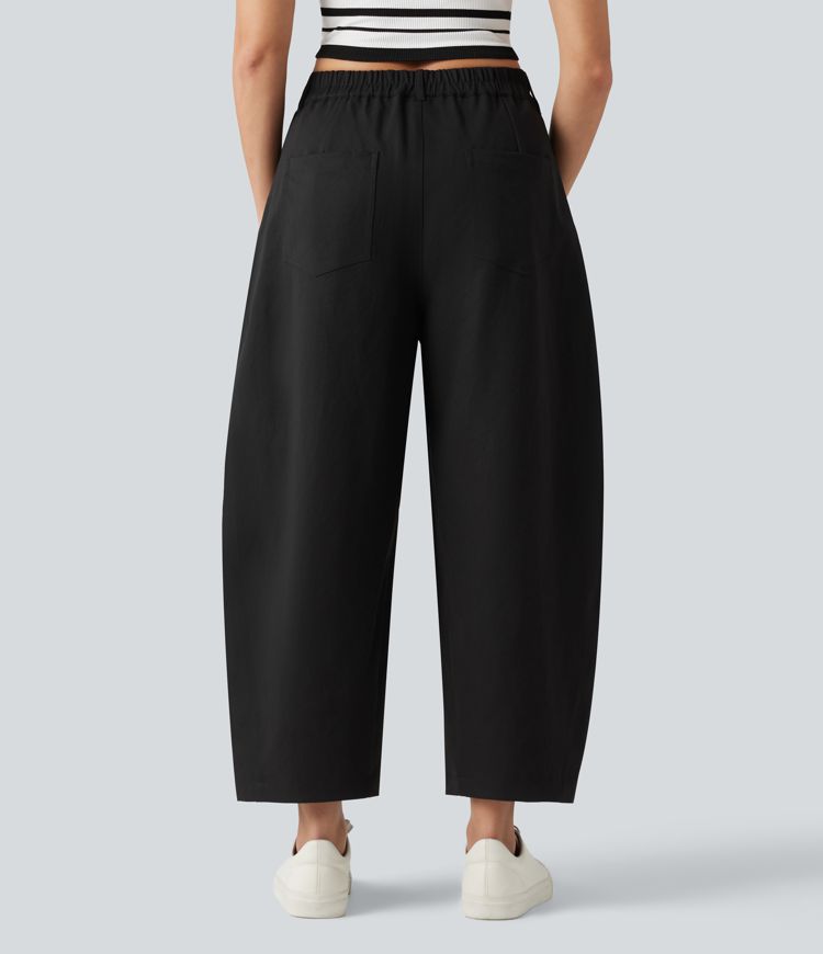 Lässige, locker geschnittene Hose mit mittelhohem Bund, mehreren Taschen und Barrel-Leg Lässige, locker geschnittene Hose mit mittelhohem Bund, mehreren Taschen und Barrel-Leg