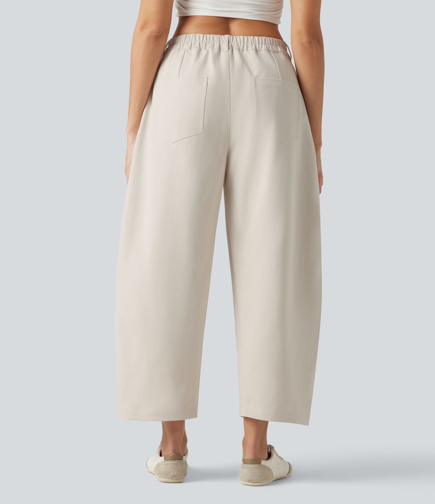 Pantalon décontracté à taille mi-haute, coupe ample et jambes fuselées, avec poches