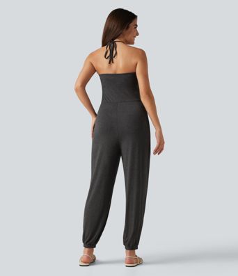 Combinaison-pantalon fuselée de style resort avec soutien-gorge intégré et dos nu à nouer, dotée de poches