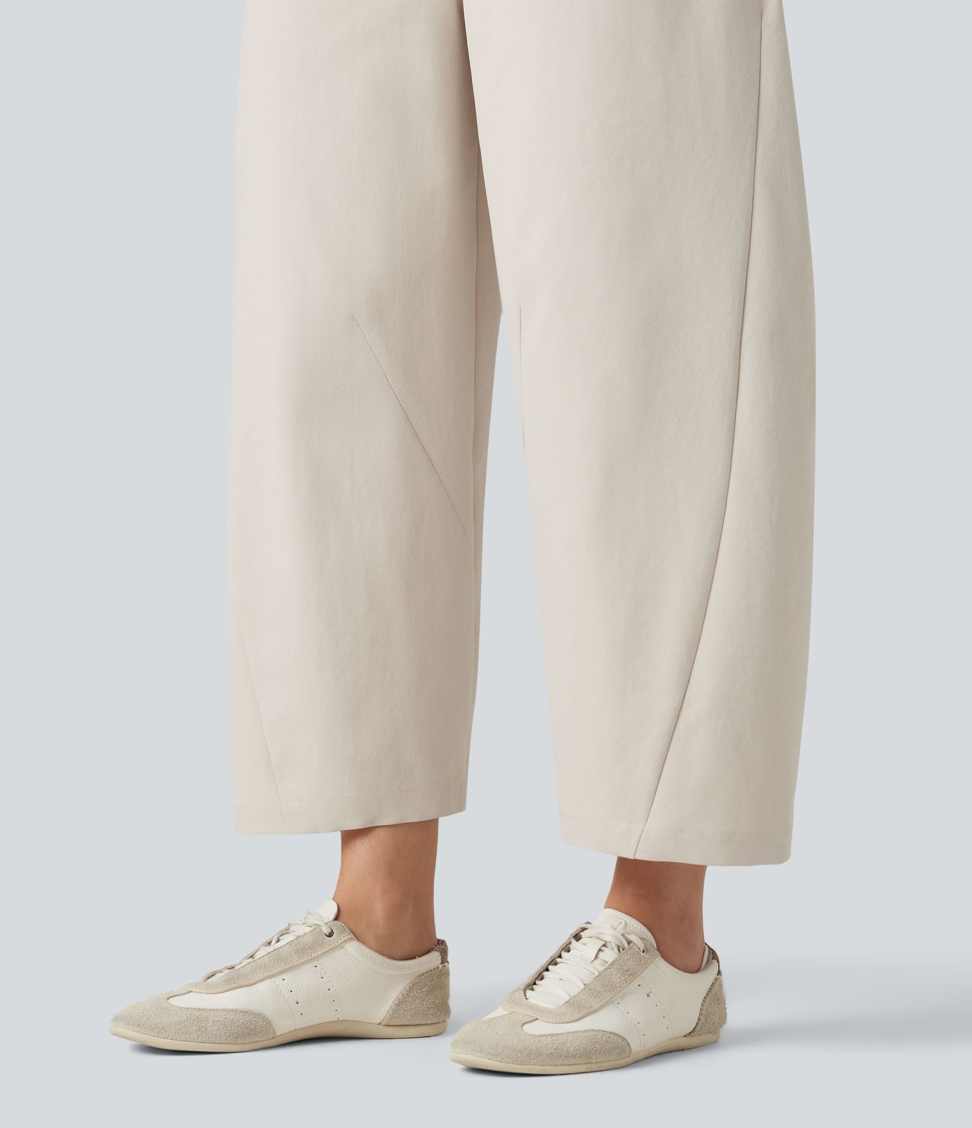 Pantalon décontracté à taille mi-haute, coupe ample et jambes fuselées, avec poches