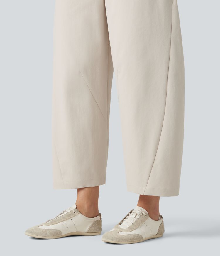 Pantalon décontracté à taille mi-haute, coupe ample et jambes fuselées, avec poches