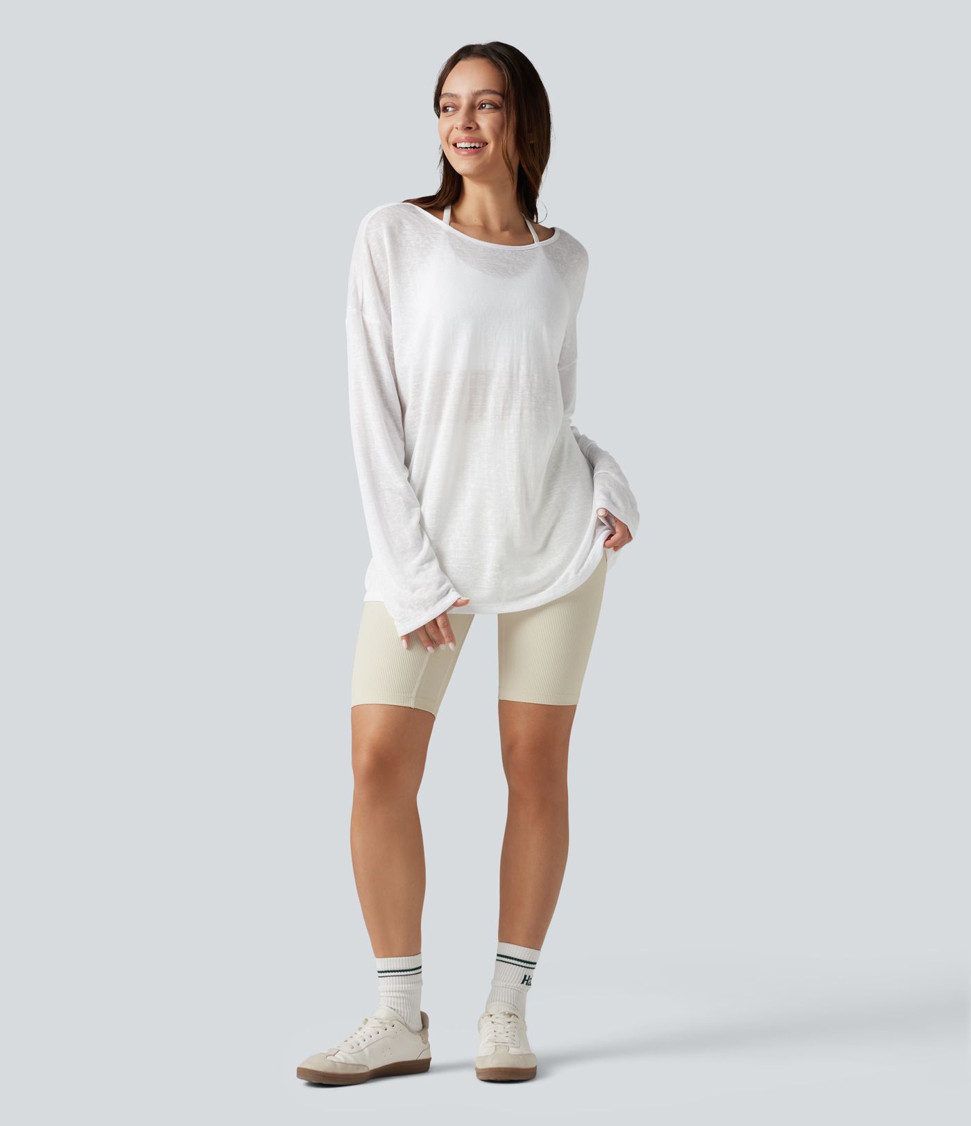 Lässiges, transparentes Top mit U-Boot-Ausschnitt und langen Ärmeln