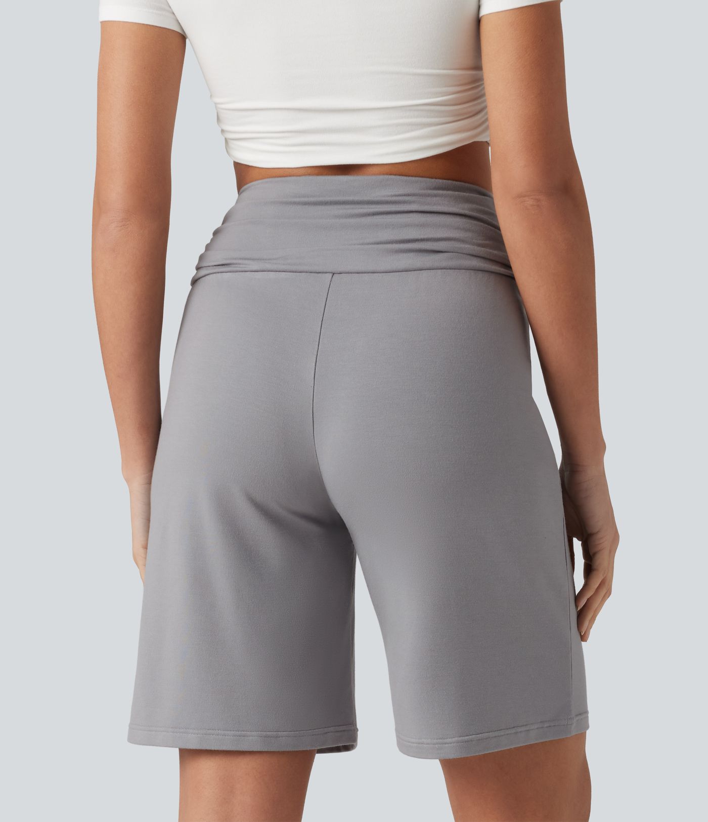 Lässige, geraffte Bermuda-Shorts mit hohem Bund und Bundtasche