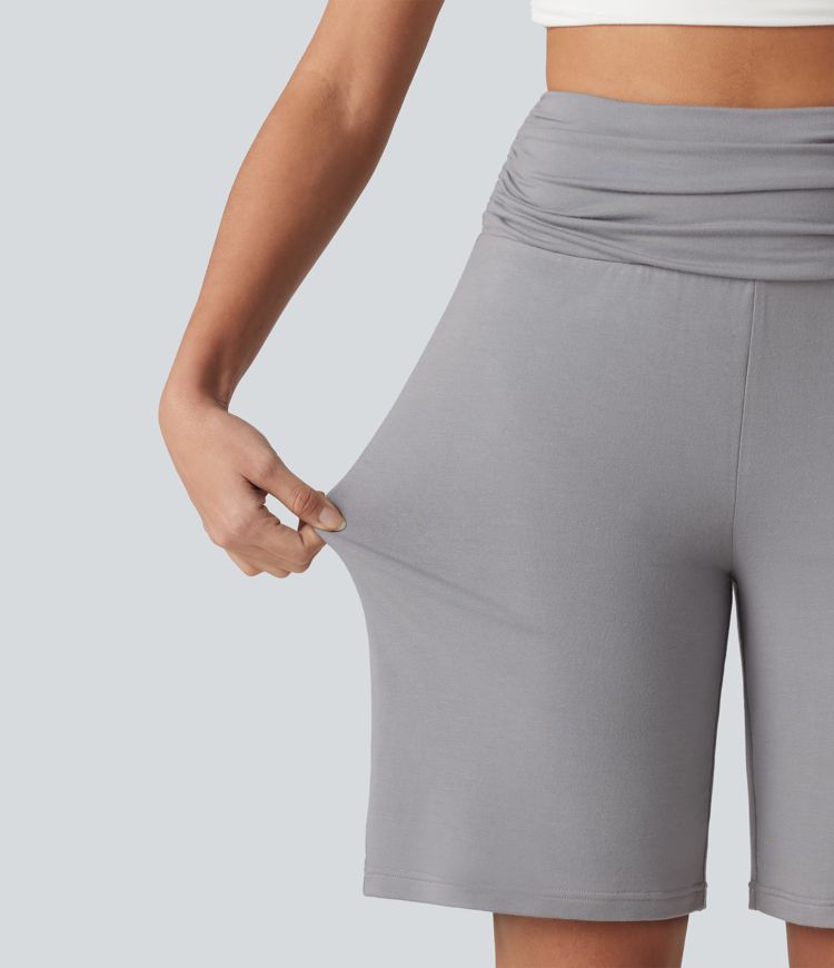 Lässige, geraffte Bermuda-Shorts mit hohem Bund und Bundtasche