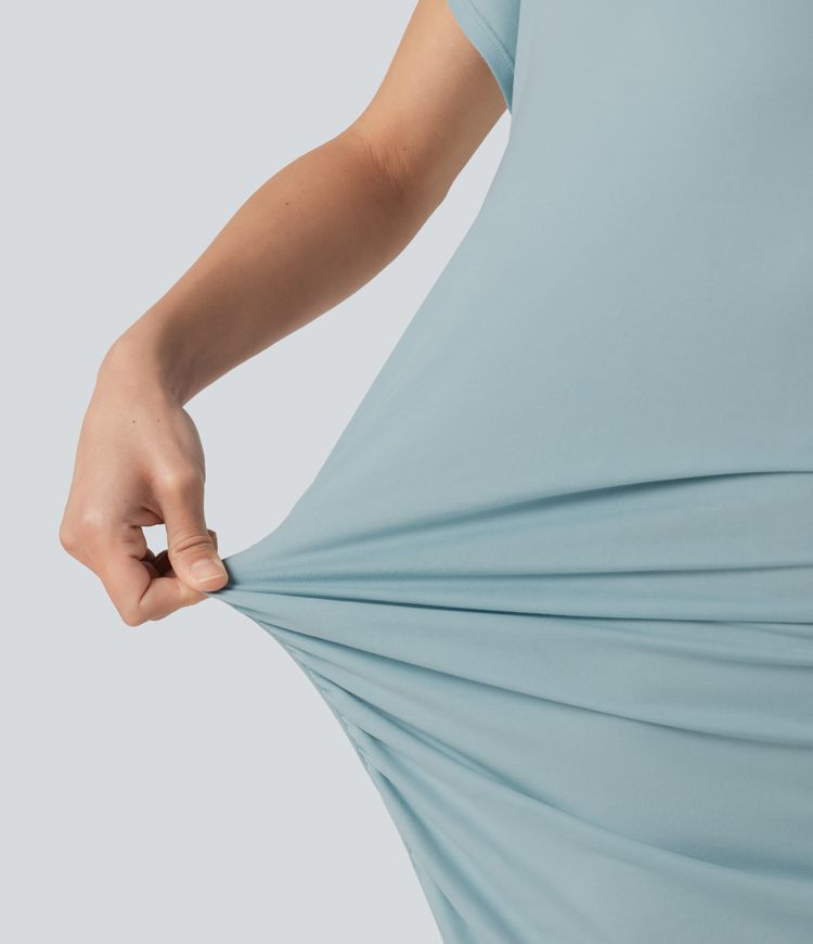 Robe courte moulante col V manches courtes froncée longueur mini allongée