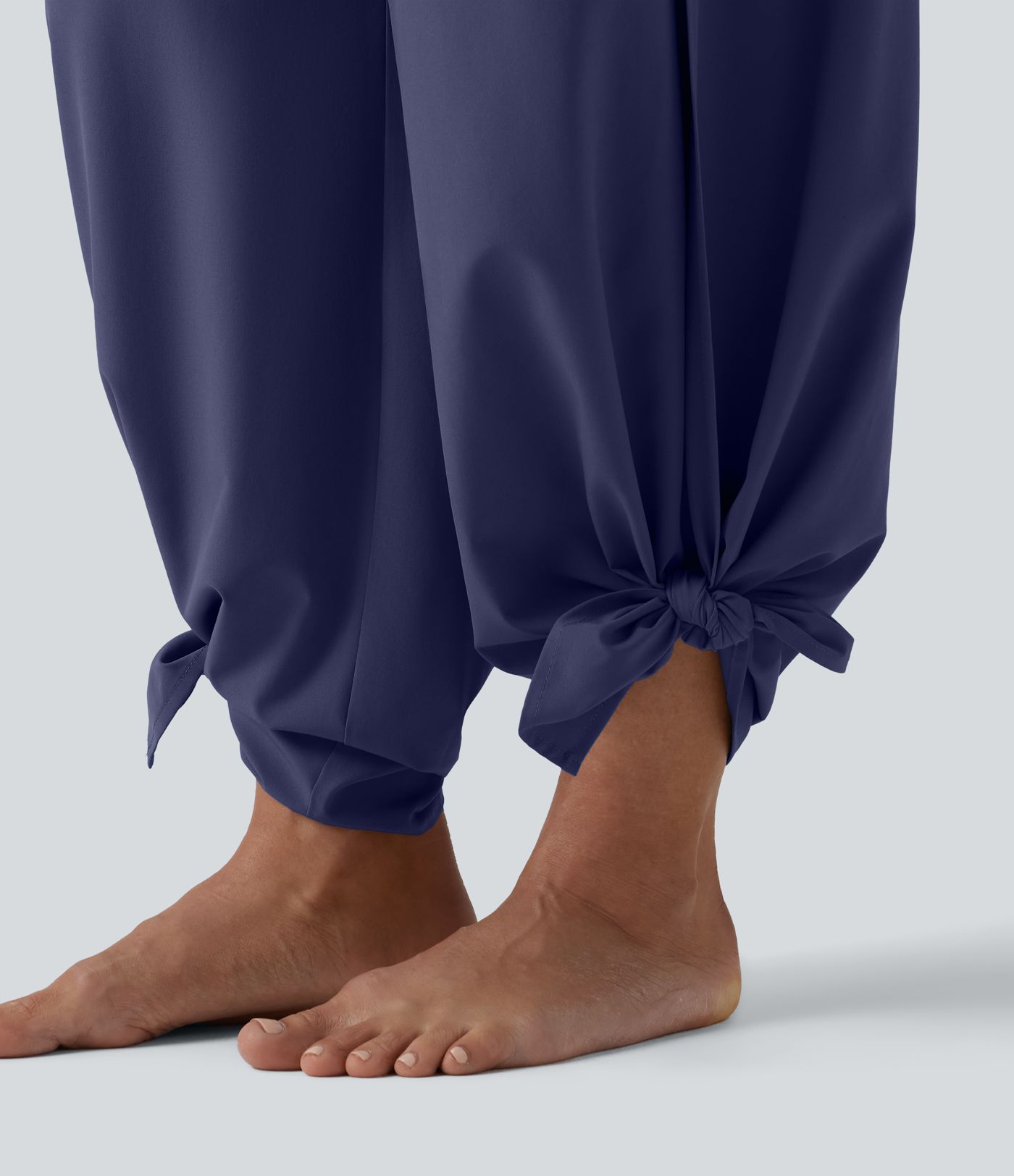 Breezeful™ hoch geschnittene, geraffte Hose mit Schlitz — schnelltrocknend, weite, fließende Urlaubshose mit Taschen