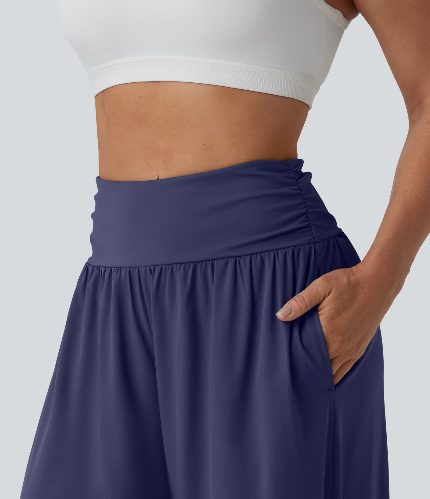 Breezeful™ hoch geschnittene, geraffte Hose mit Schlitz — schnelltrocknend, weite, fließende Urlaubshose mit Taschen