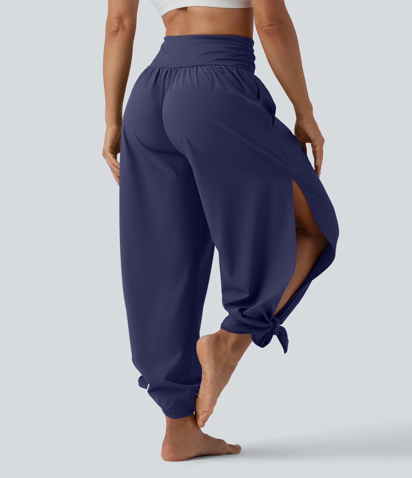 Breezeful™ hoch geschnittene, geraffte Hose mit Schlitz — schnelltrocknend, weite, fließende Urlaubshose mit Taschen