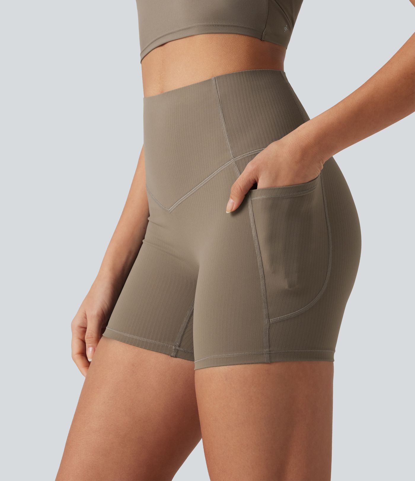 Short cycliste de yoga gainant côtelé taille haute UltraSculpt™ 12,5 cm avec poches Short cycliste de yoga gainant côtelé taille haute UltraSculpt™ 12,5 cm avec poches