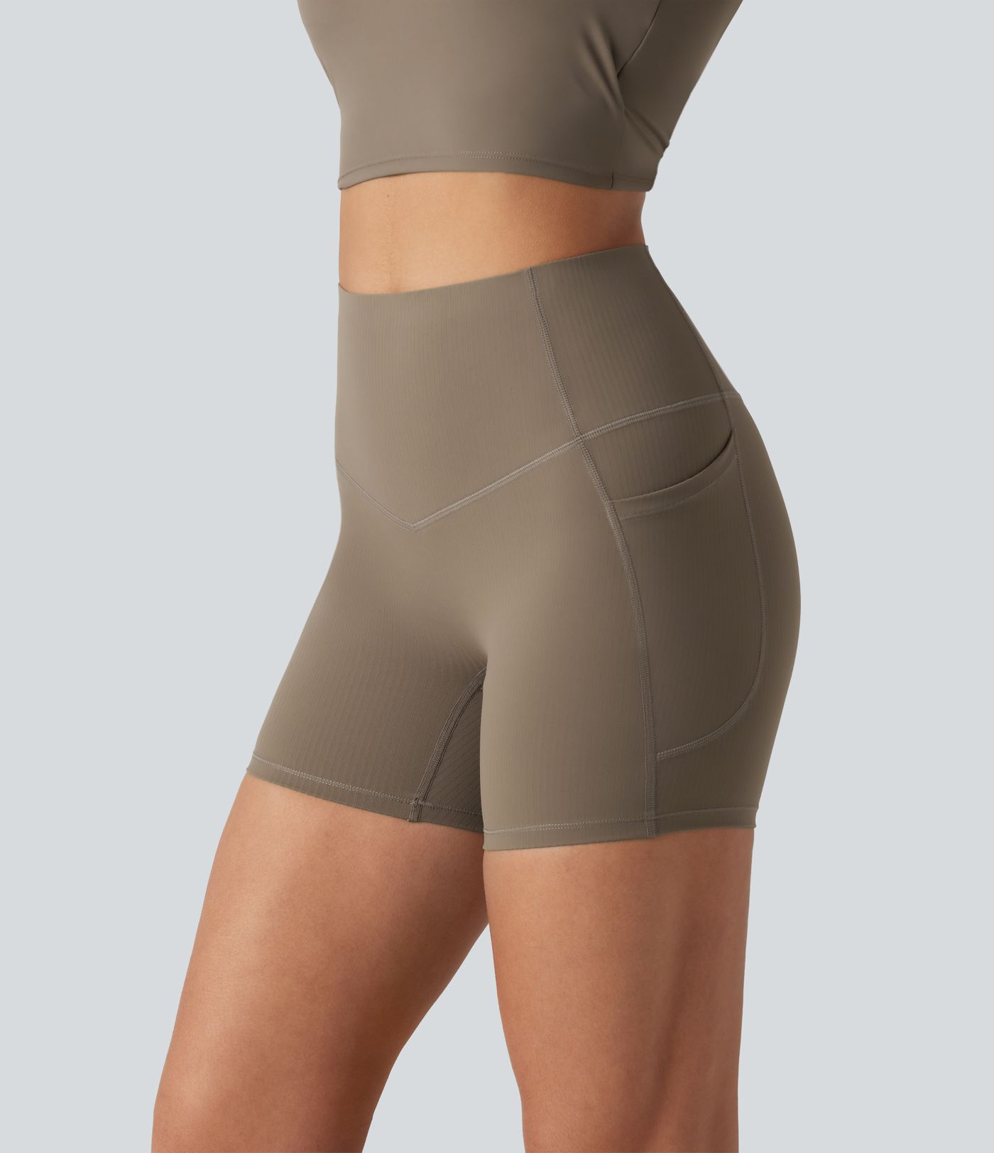 Short cycliste de yoga gainant côtelé taille haute UltraSculpt™ 12,5 cm avec poches Short cycliste de yoga gainant côtelé taille haute UltraSculpt™ 12,5 cm avec poches