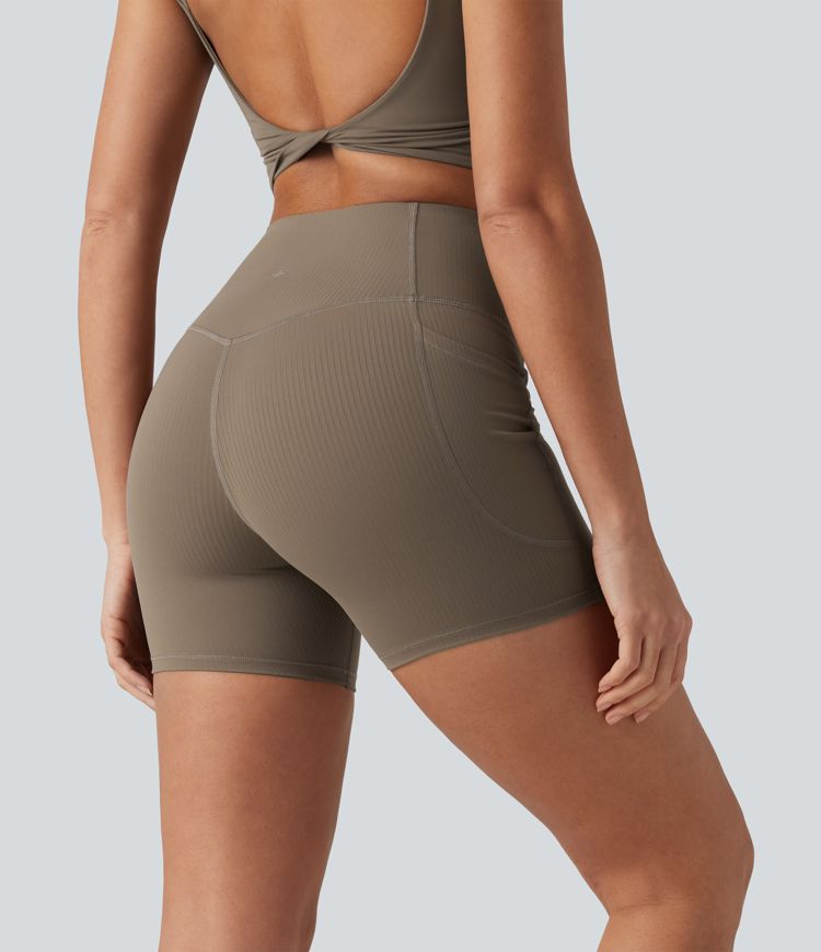Short cycliste de yoga gainant côtelé taille haute UltraSculpt™ 12,5 cm avec poches Short cycliste de yoga gainant côtelé taille haute UltraSculpt™ 12,5 cm avec poches