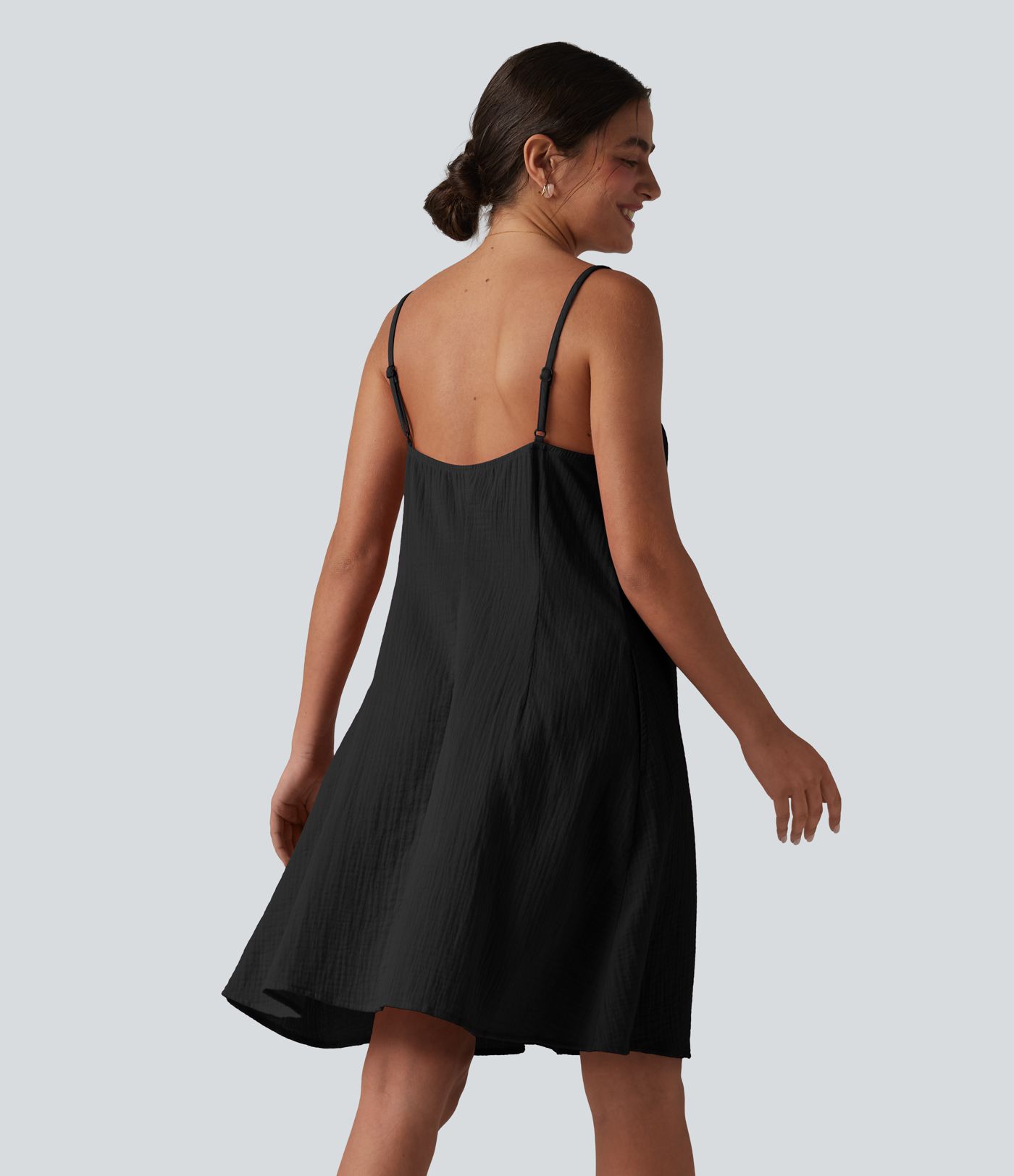Lässiges Minikleid aus Baumwolle mit verstellbaren Trägern und Seitentaschen