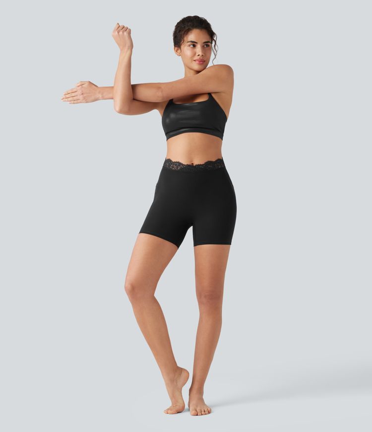 Short de yoga cycliste Halara UltraSculpt™ en dentelle contrastée taille haute et coupe en V, 12,5 cm, avec poches