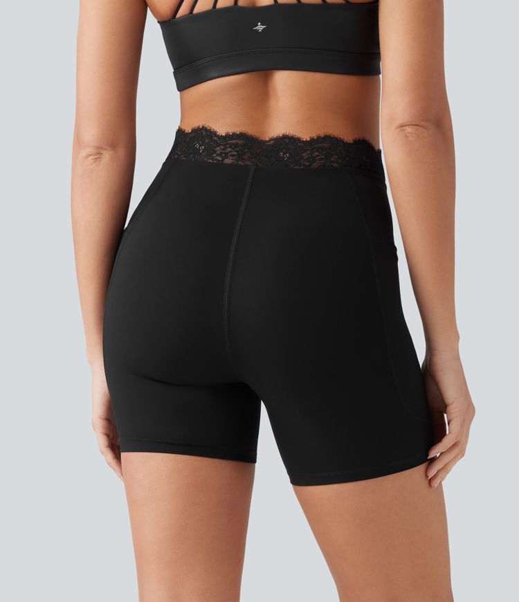 Short de yoga cycliste Halara UltraSculpt™ en dentelle contrastée taille haute et coupe en V, 12,5 cm, avec poches