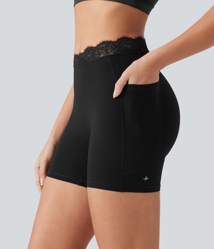Short de yoga cycliste Halara UltraSculpt™ en dentelle contrastée taille haute et coupe en V, 12,5 cm, avec poches