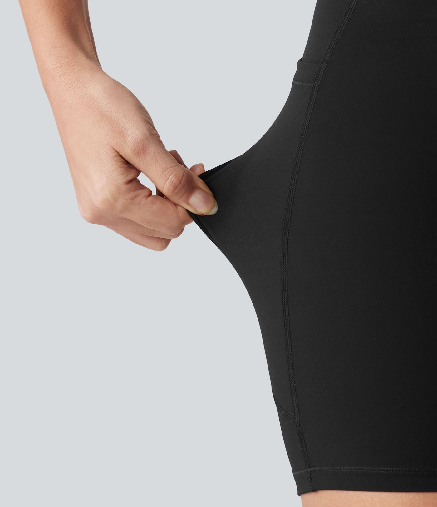 Short de yoga cycliste Halara UltraSculpt™ en dentelle contrastée taille haute et coupe en V, 12,5 cm, avec poches