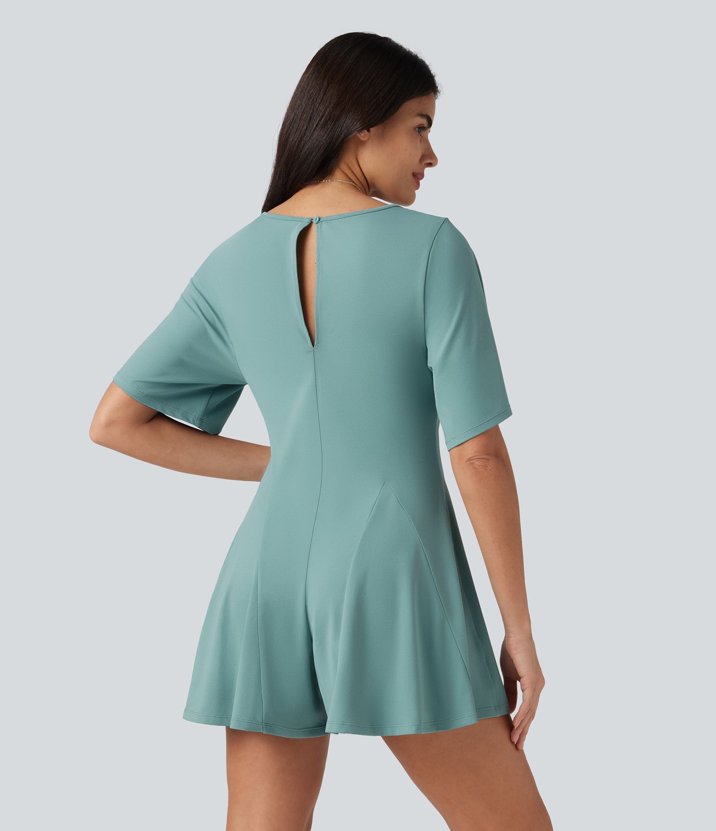 Combinaison courte décontractée col V manches courtes dos avec découpe