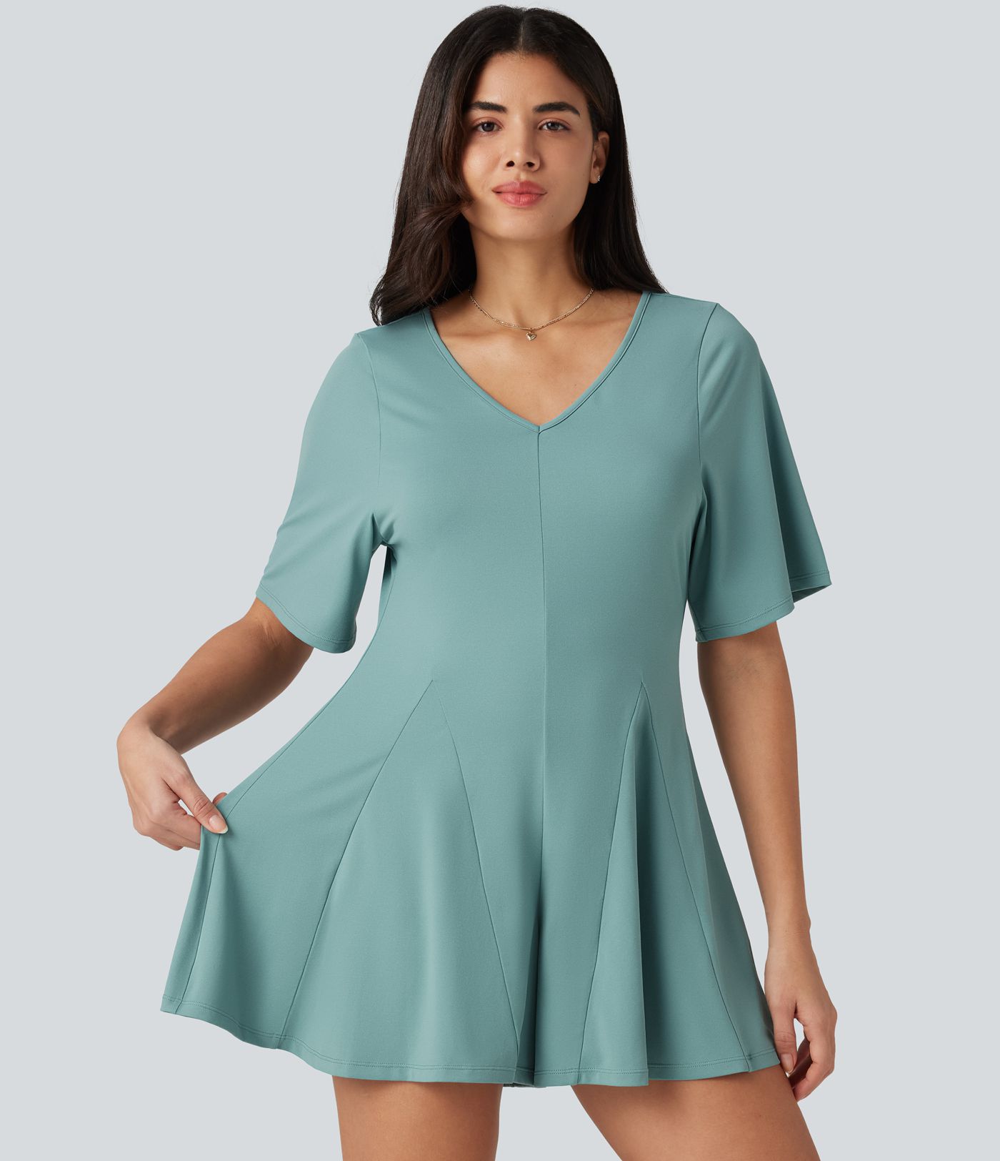 Combinaison courte décontractée col V manches courtes dos avec découpe