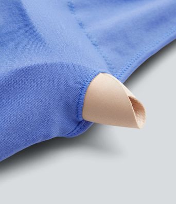 OneForm Sømfrit Flow V-hals med indbygget bh, snøring og croppet yogatanktop.