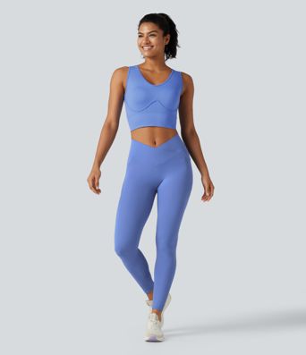 OneForm Sømfrit Flow V-hals med indbygget bh, snøring og croppet yogatanktop.