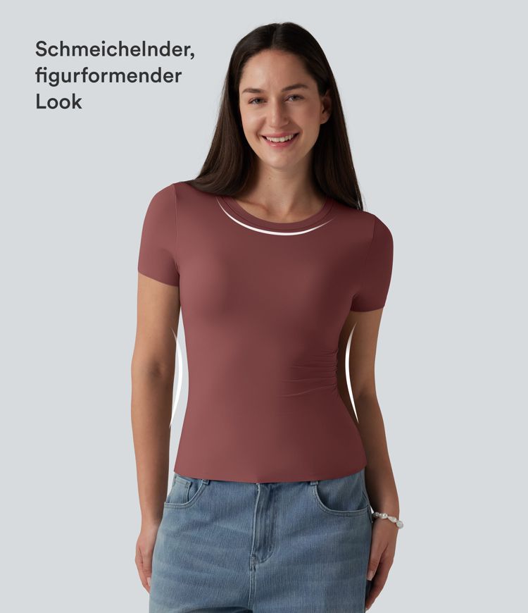 Lässiges T-Shirt mit Rundhalsausschnitt, kurzen Ärmeln und integriertem BH - B-DD Cups Lässiges T-Shirt mit Rundhalsausschnitt, kurzen Ärmeln und integriertem BH - B-DD Cups