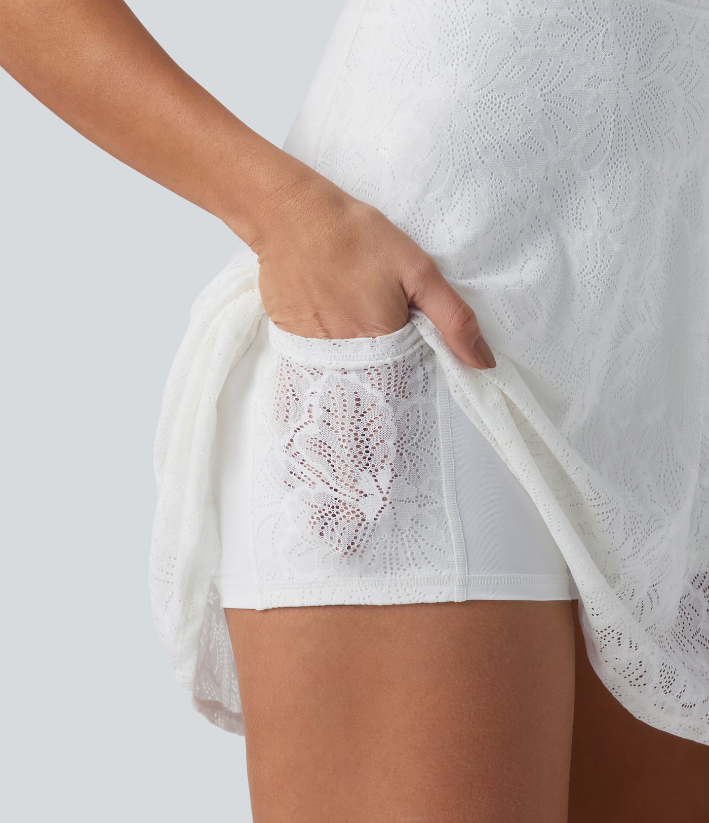 SoftlyZero™ QuickDry — robe active mini évasée 2-en-1 pour yoga avec soutien-gorge intégré, dentelle contrastée et poches — Édition Easy Peezy