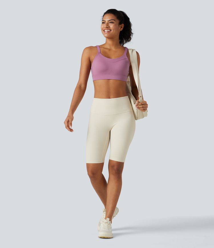 Tréninková sportovní podprsenka se střední oporou a tvarovanými spacer košíčky