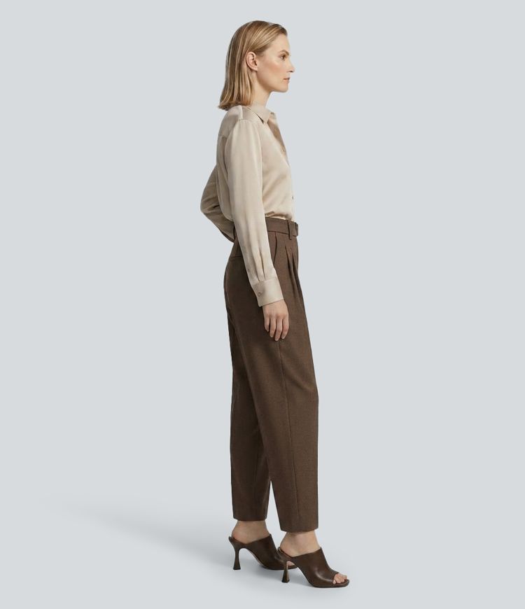 Halara Flex™ - Schmal zulaufende Bürohose mit mittelhohem Bund, Seitentaschen und Gürtel