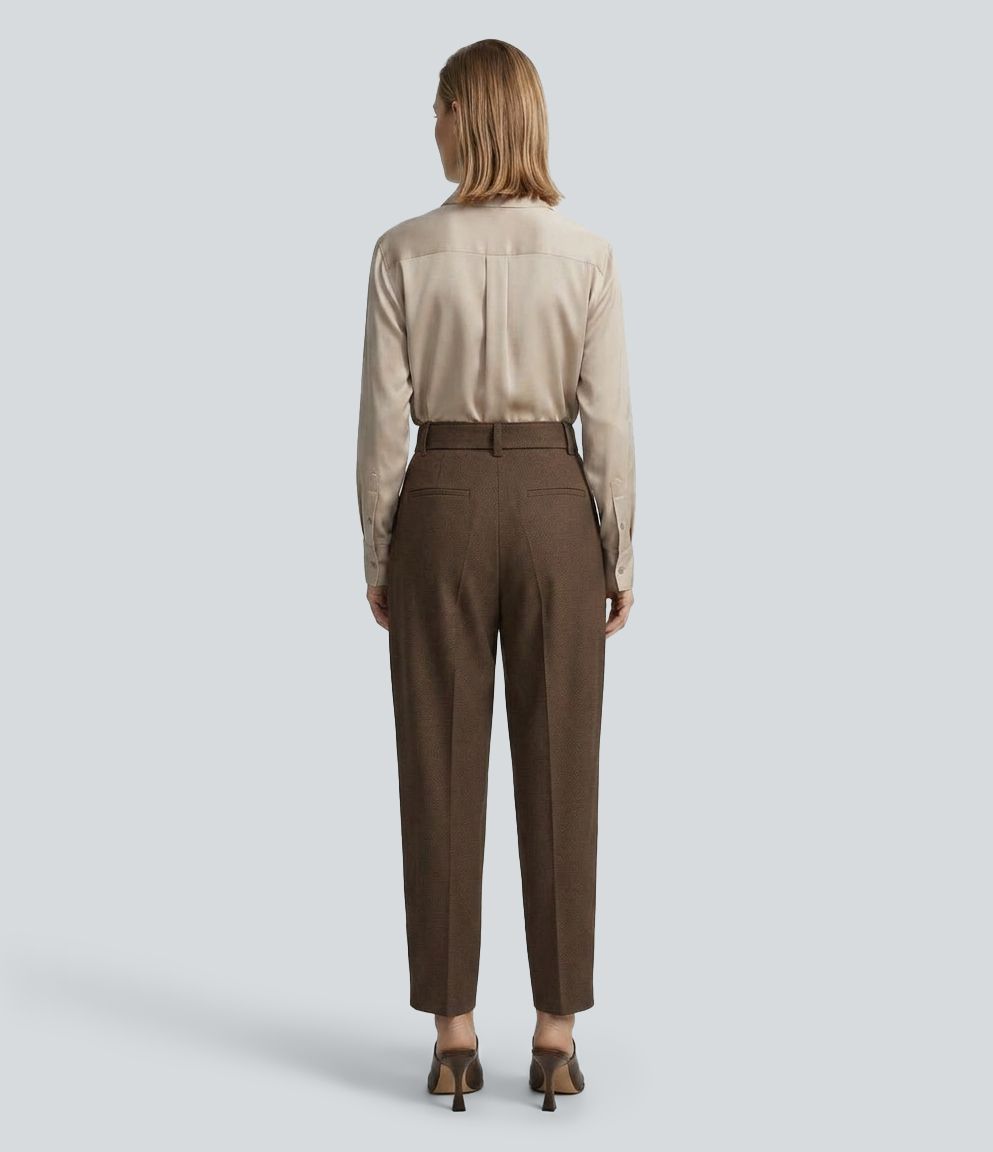 Halara Flex™ - Schmal zulaufende Bürohose mit mittelhohem Bund, Seitentaschen und Gürtel