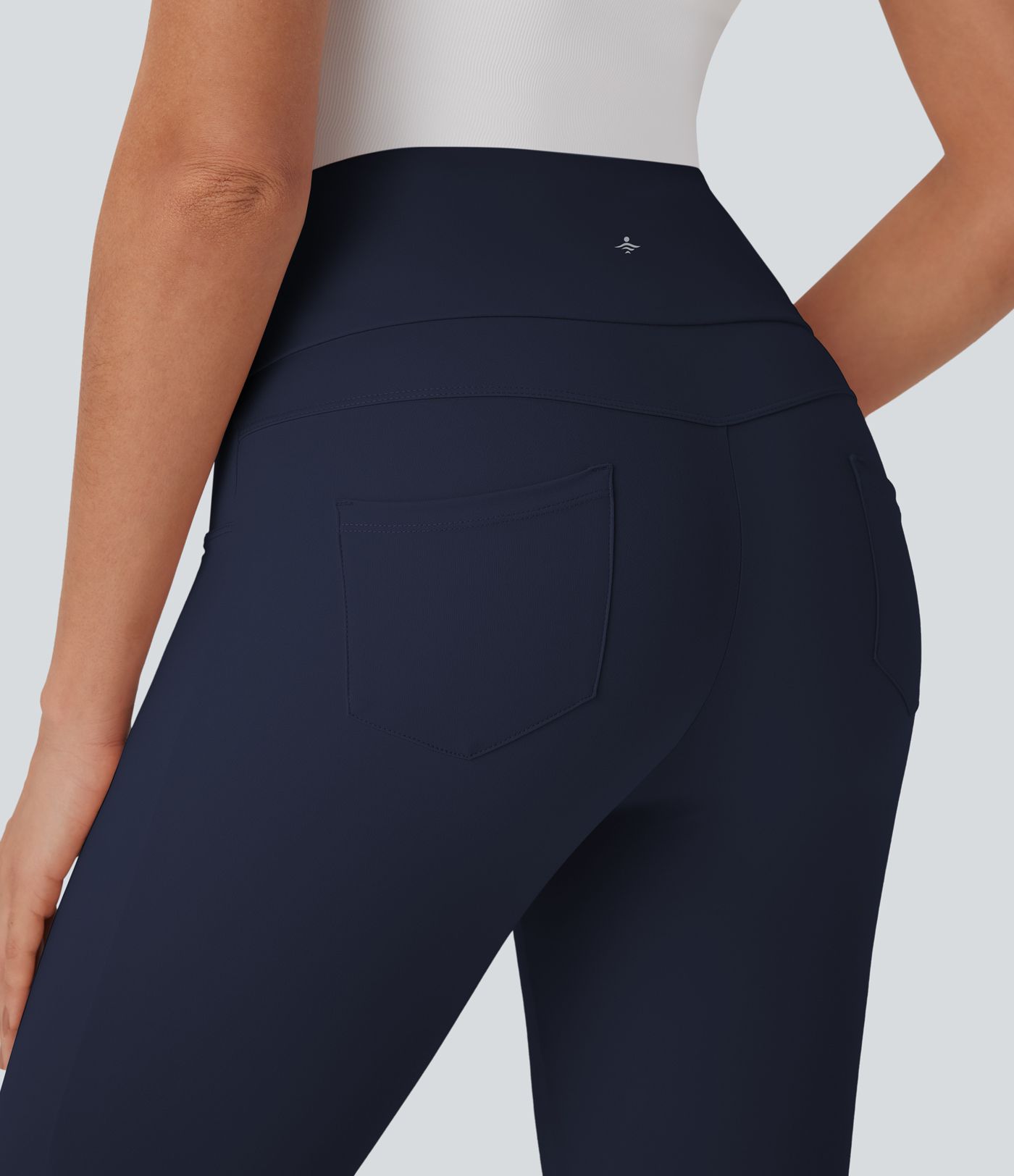Freizeit-Caprihose mit mittelhohem Bund, Seitentaschen und Schnürung